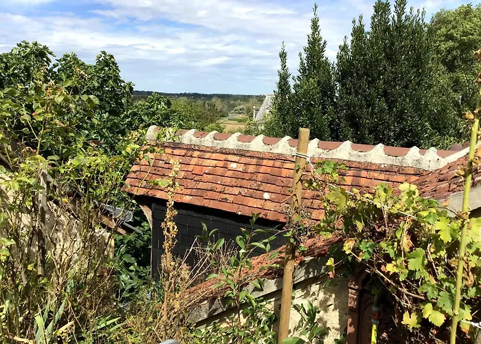 La Maison Bleue De Husseau Ancienne Ferme Semi-Troglodytique 18E Siecle