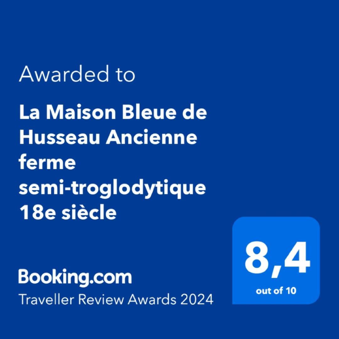 La Maison Bleue De Husseau Ancienne Ferme Semi-troglodytique 18e Siecle *